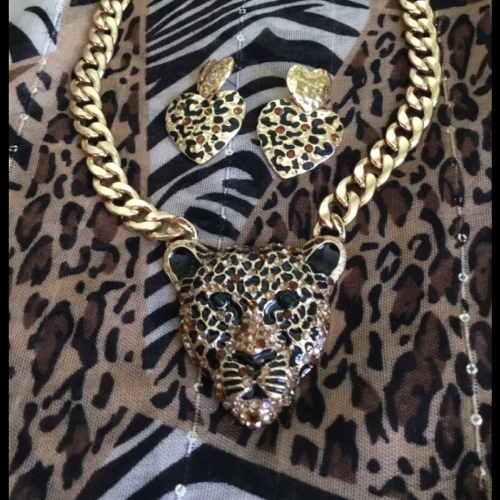 Fashion Goldtone Leopard Necklace and matching post Earrings